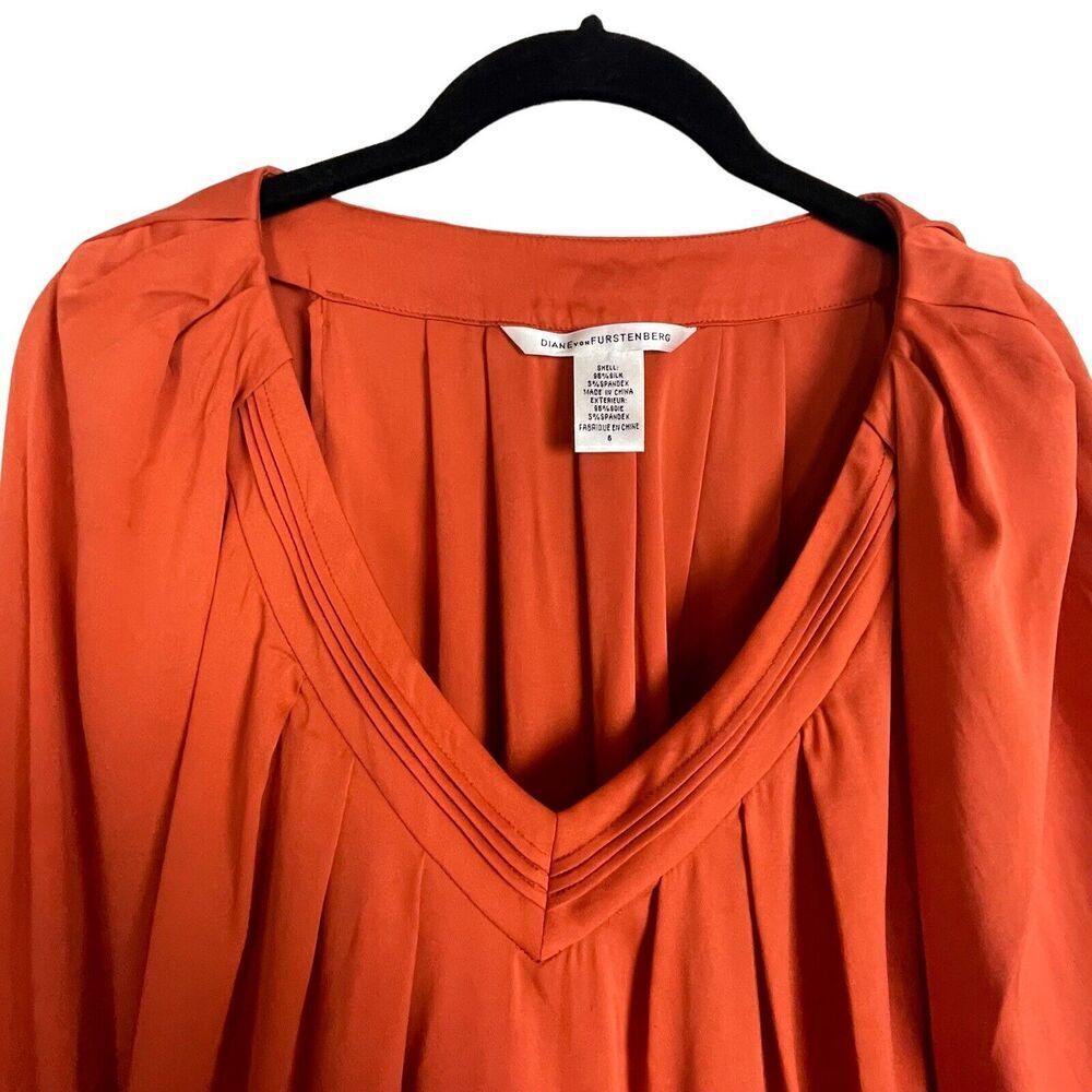 Diane von Furstenberg Top Women's 6 Orange Silk Blend 3/4 Sleeve V-Neck Blouse - Picture 3 of 5